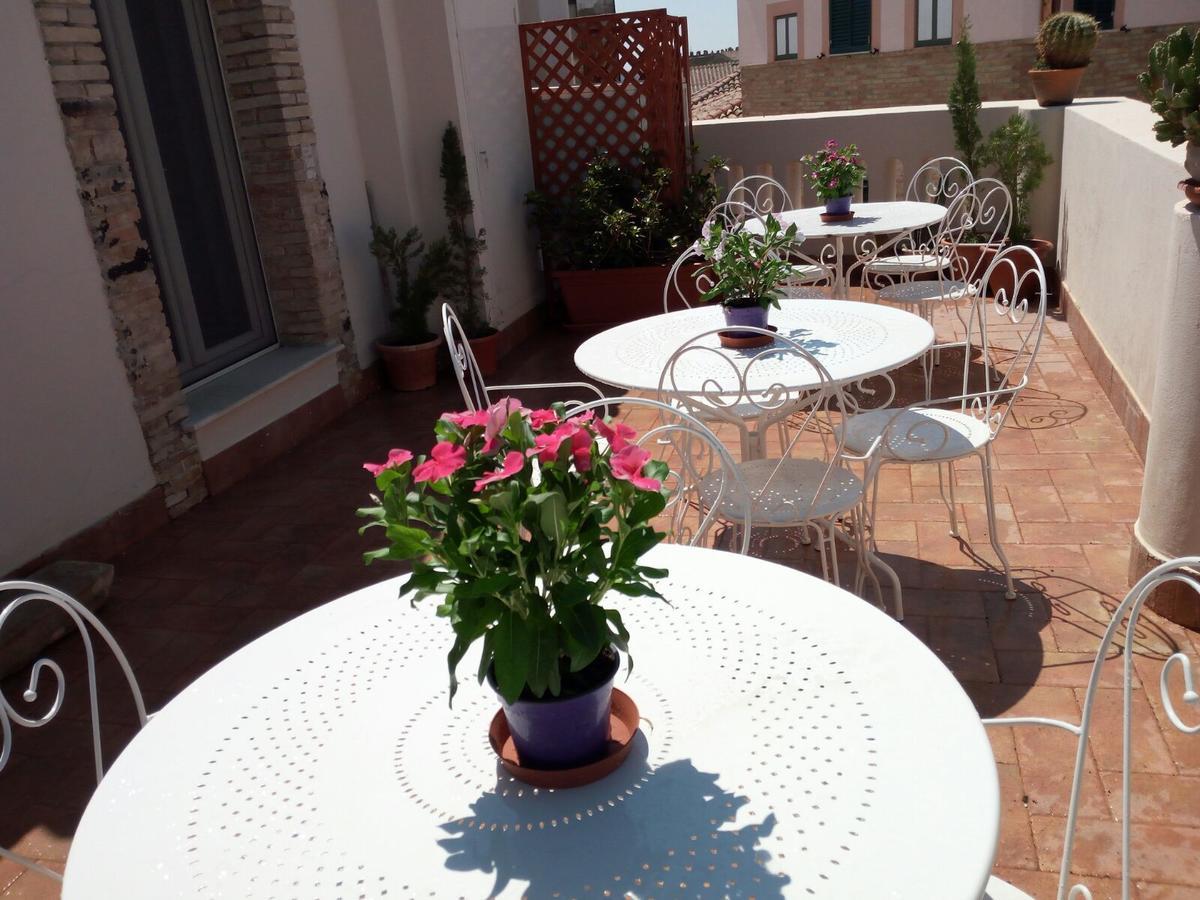 Bed and Breakfast Residenza Delle Grazie Miglionico Экстерьер фото